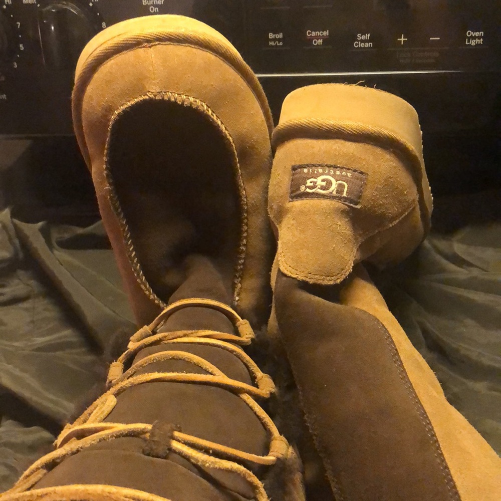 Uggs - Picture 2 of 4